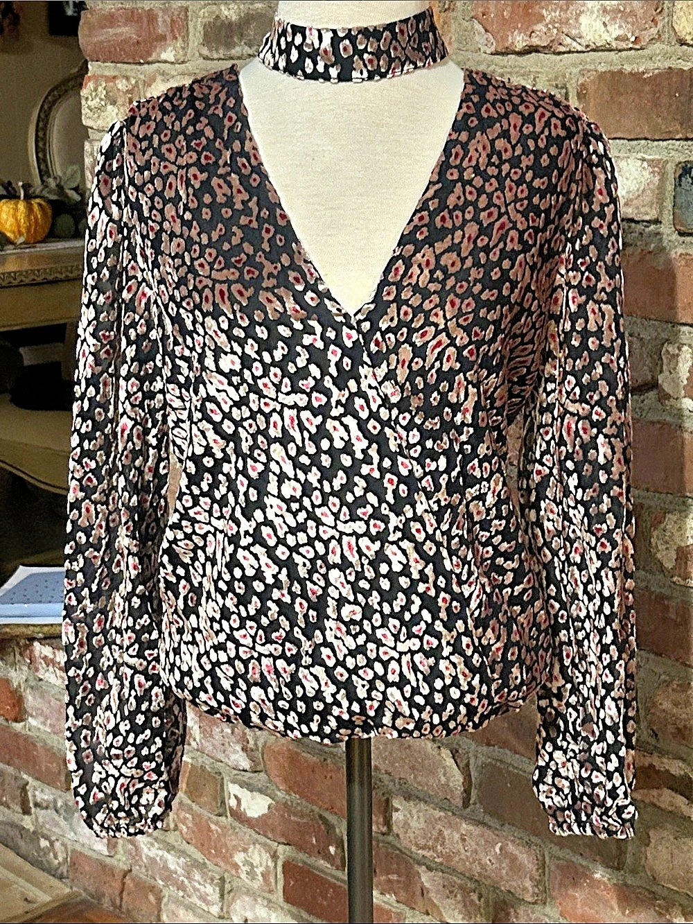 White House black market Velvet Bio Surplice Blouse Animal Print Blouse Size Sma